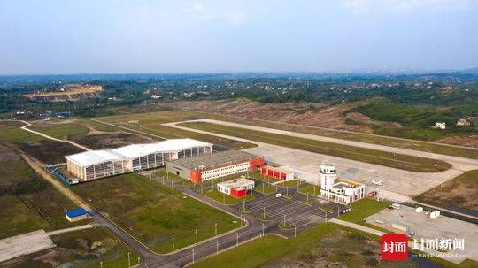 首现有人机与无人机同场航行 自贡航空工业园即将上演“航行秀”